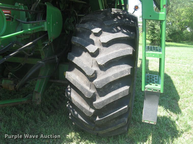 image for item DC1251 1995 John Deere 9500 combine