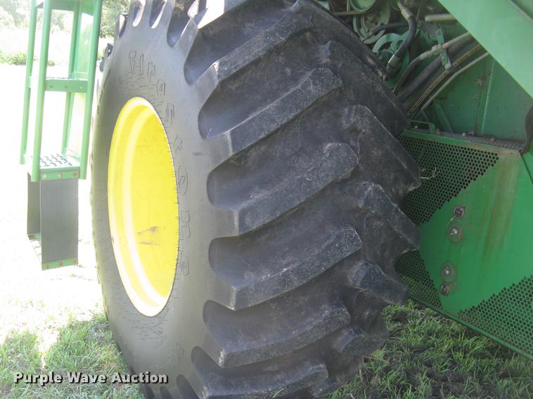 image for item DC1251 1995 John Deere 9500 combine