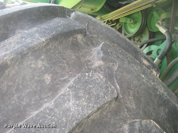 image for item DC1251 1995 John Deere 9500 combine