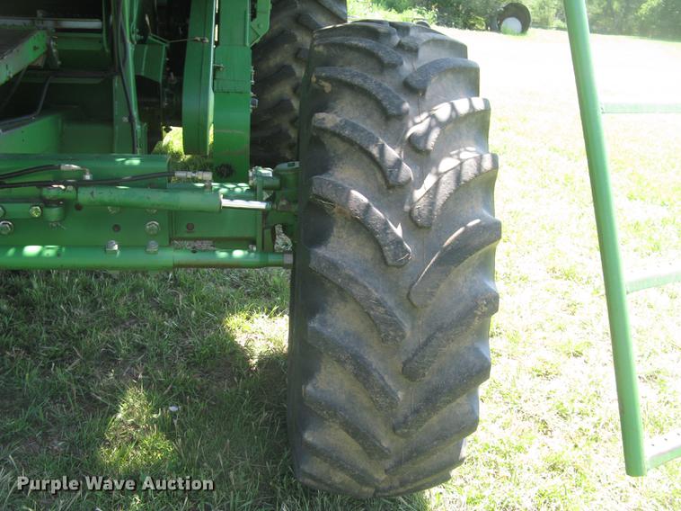 image for item DC1251 1995 John Deere 9500 combine