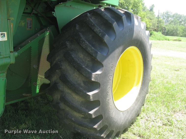 image for item DC1251 1995 John Deere 9500 combine