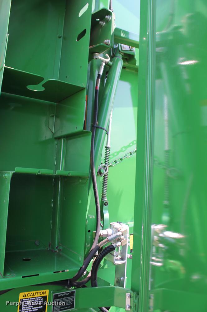 image for item DD5237 2015 John Deere 569 Mega Wide Plus round baler