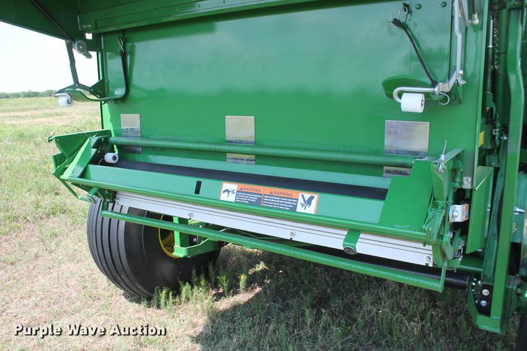 image for item DD5237 2015 John Deere 569 Mega Wide Plus round baler
