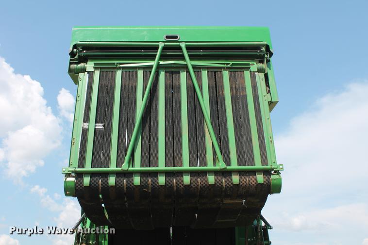image for item DD5237 2015 John Deere 569 Mega Wide Plus round baler