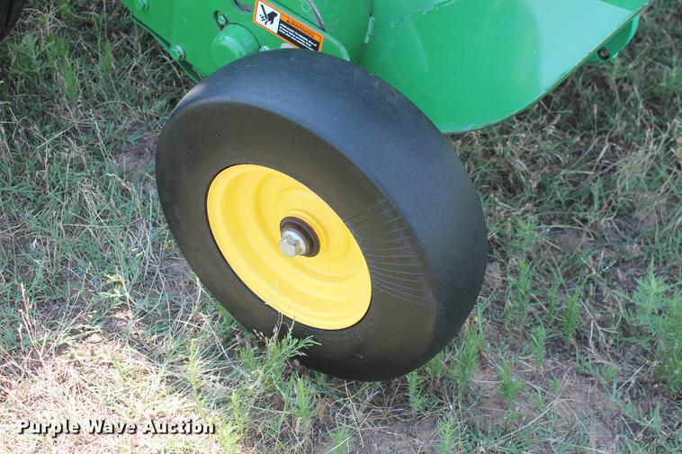 image for item DD5237 2015 John Deere 569 Mega Wide Plus round baler