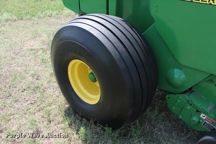 image for item DD5237 2015 John Deere 569 Mega Wide Plus round baler