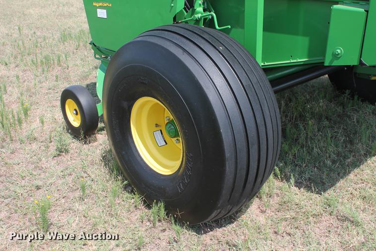 image for item DD5237 2015 John Deere 569 Mega Wide Plus round baler