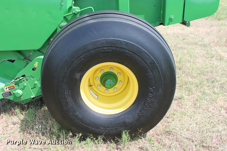 image for item DD5237 2015 John Deere 569 Mega Wide Plus round baler