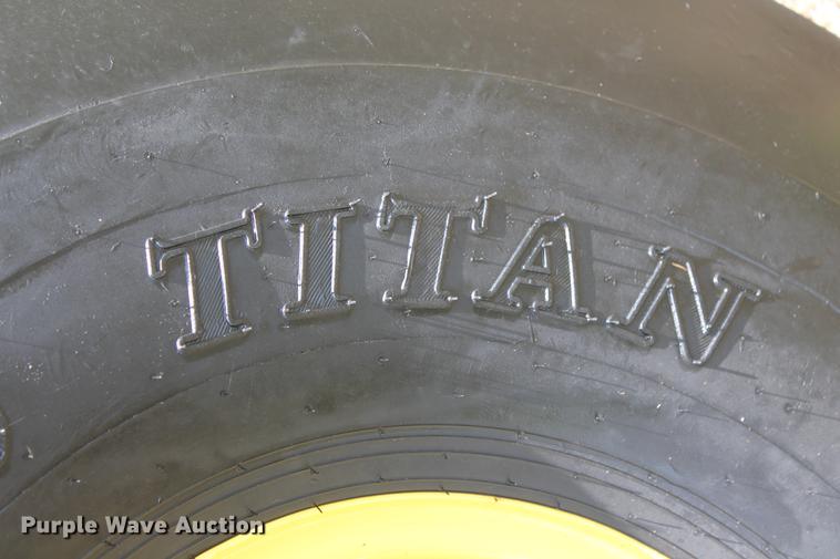 image for item DD5237 2015 John Deere 569 Mega Wide Plus round baler