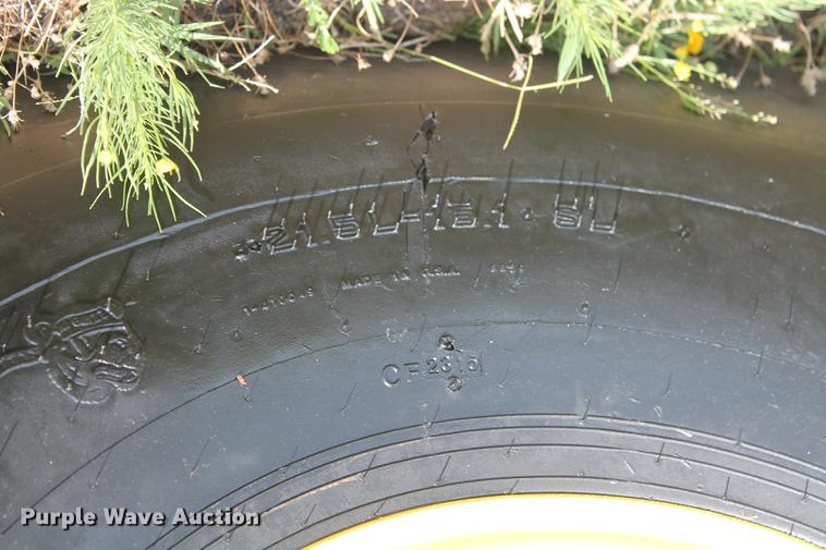 image for item DD5237 2015 John Deere 569 Mega Wide Plus round baler