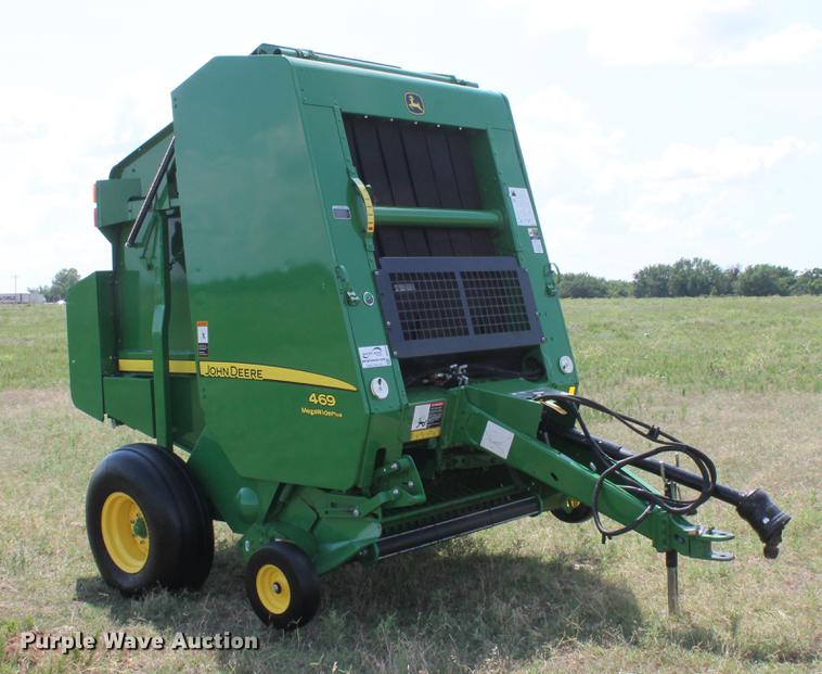 image for item DD5238 2017 John Deere 469 Mega Wide Plus Silage Special round baler