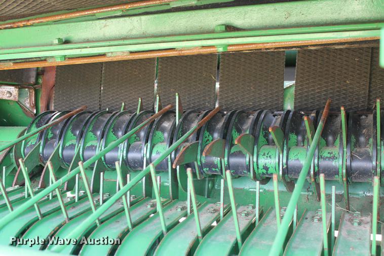 image for item DD5238 2017 John Deere 469 Mega Wide Plus Silage Special round baler