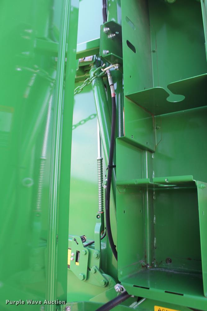 image for item DD5238 2017 John Deere 469 Mega Wide Plus Silage Special round baler