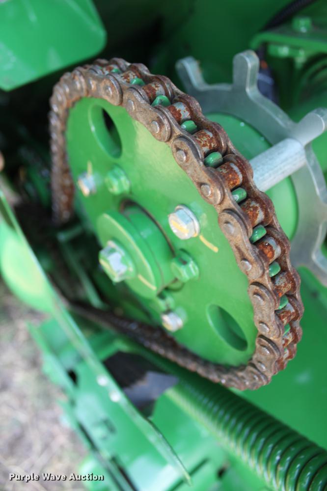 image for item DD5238 2017 John Deere 469 Mega Wide Plus Silage Special round baler