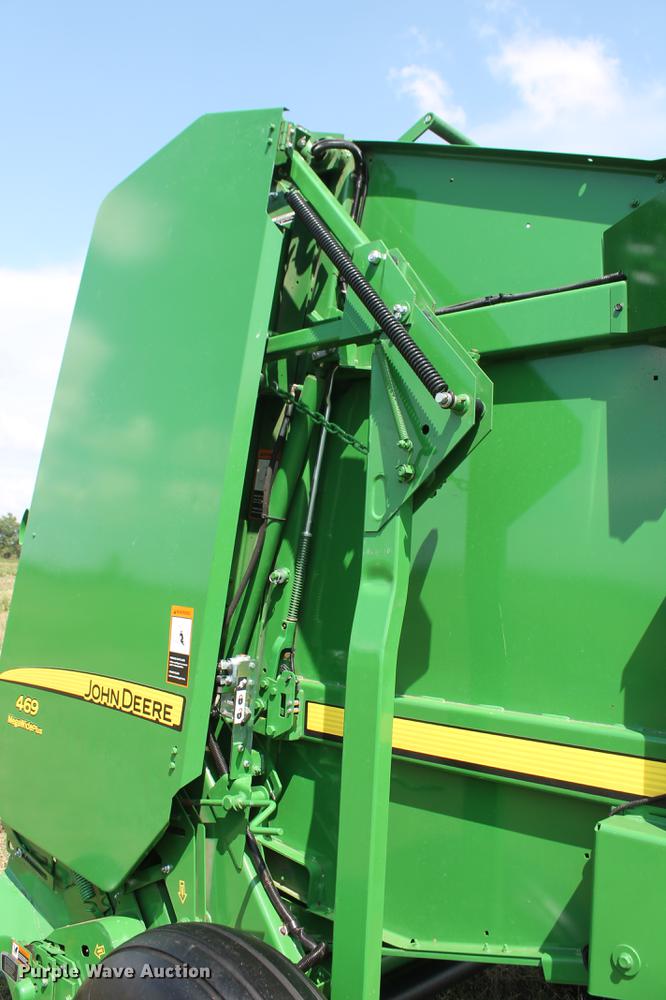 image for item DD5238 2017 John Deere 469 Mega Wide Plus Silage Special round baler