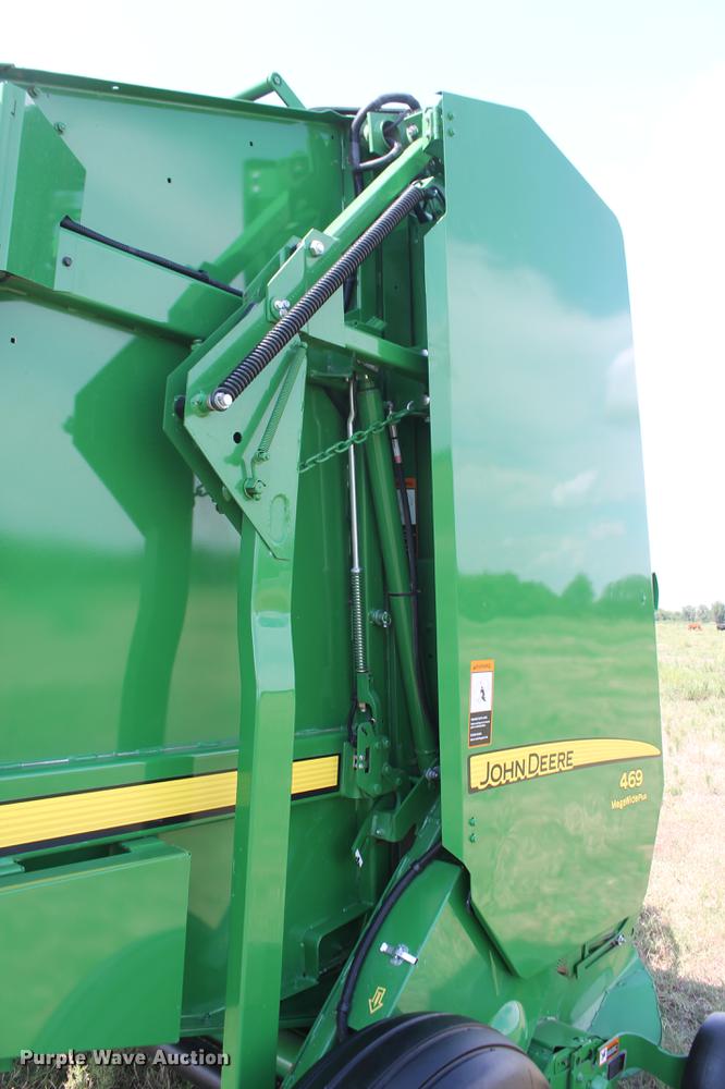 image for item DD5238 2017 John Deere 469 Mega Wide Plus Silage Special round baler