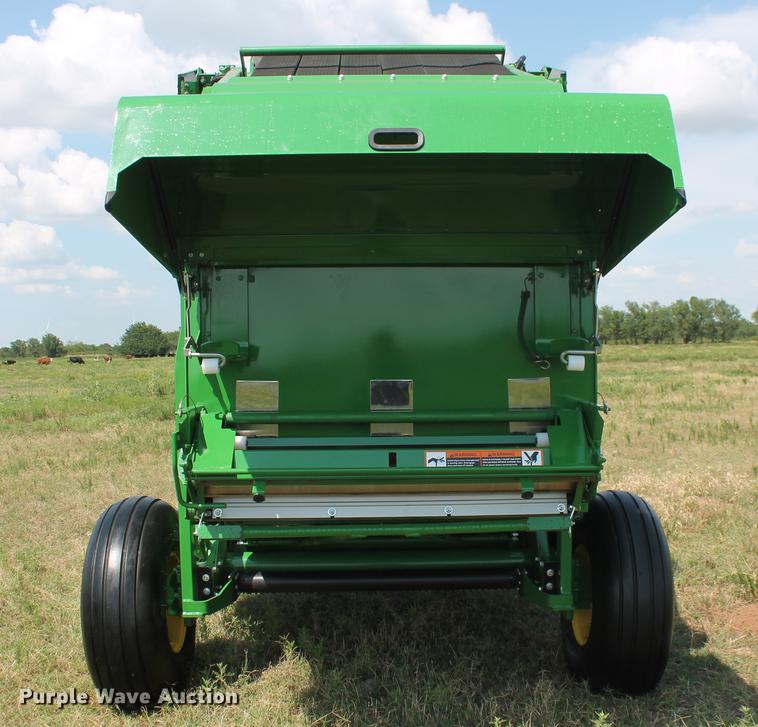 image for item DD5238 2017 John Deere 469 Mega Wide Plus Silage Special round baler
