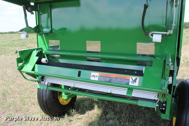 image for item DD5238 2017 John Deere 469 Mega Wide Plus Silage Special round baler