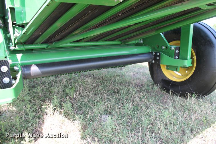 image for item DD5238 2017 John Deere 469 Mega Wide Plus Silage Special round baler