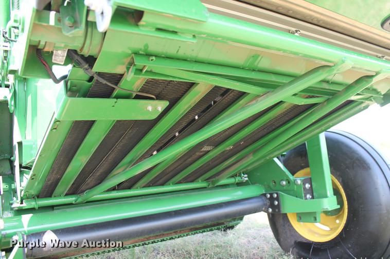 image for item DD5238 2017 John Deere 469 Mega Wide Plus Silage Special round baler