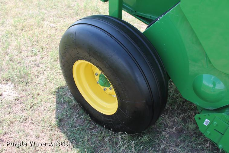 image for item DD5238 2017 John Deere 469 Mega Wide Plus Silage Special round baler