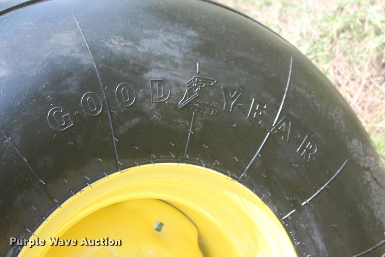 image for item DD5238 2017 John Deere 469 Mega Wide Plus Silage Special round baler