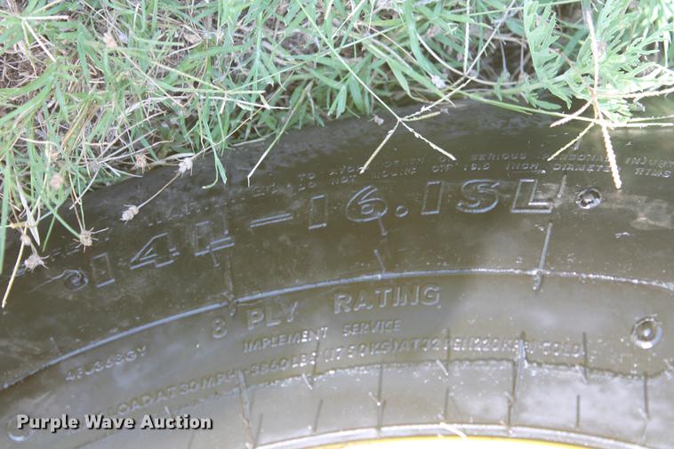 image for item DD5238 2017 John Deere 469 Mega Wide Plus Silage Special round baler