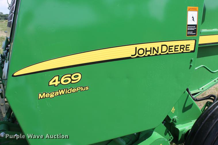 image for item DD5238 2017 John Deere 469 Mega Wide Plus Silage Special round baler