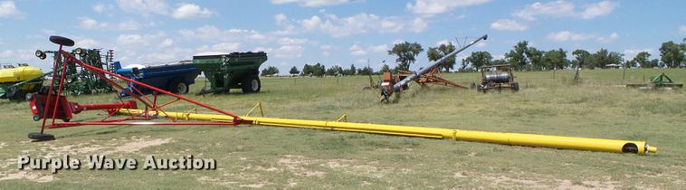 image for item DD5813 Westfield MKX100-73 grain auger