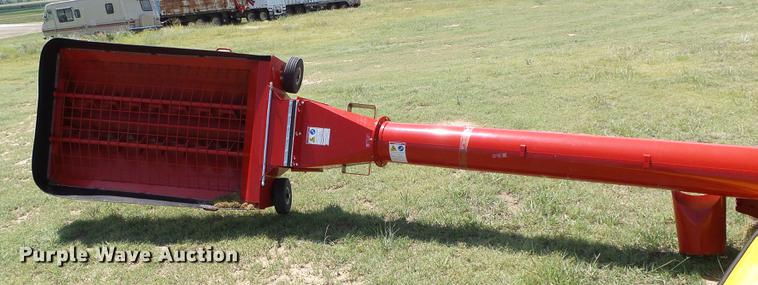 image for item DD5813 Westfield MKX100-73 grain auger