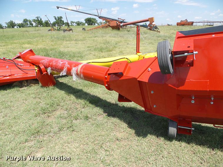 image for item DD5813 Westfield MKX100-73 grain auger