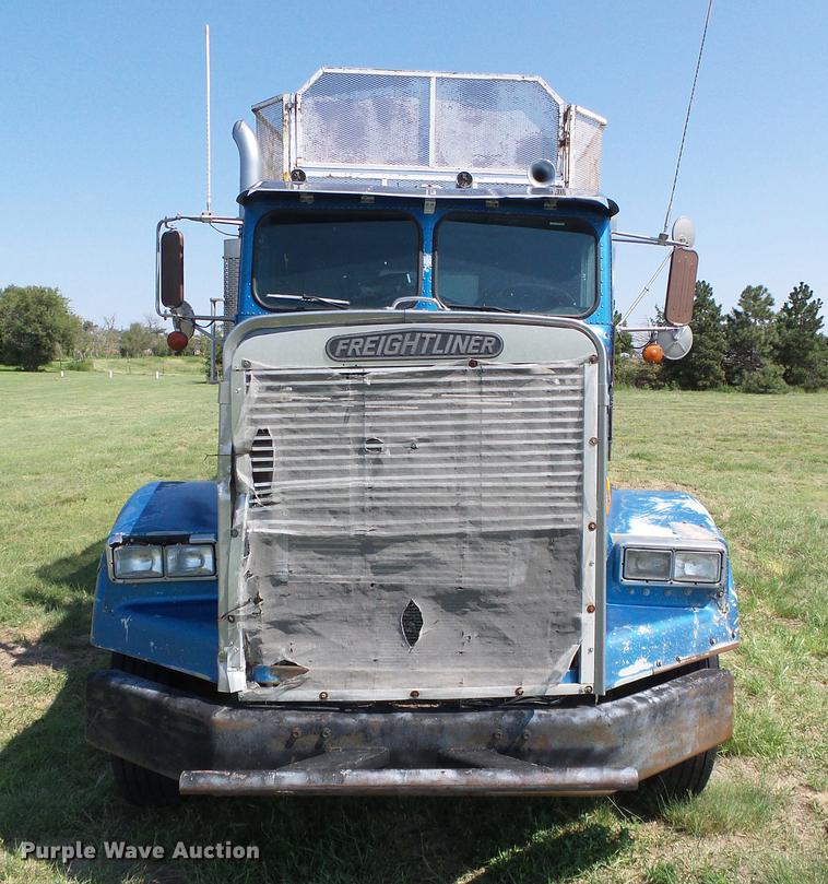 image for item DD5817 1988 Freightliner FLC silage truck