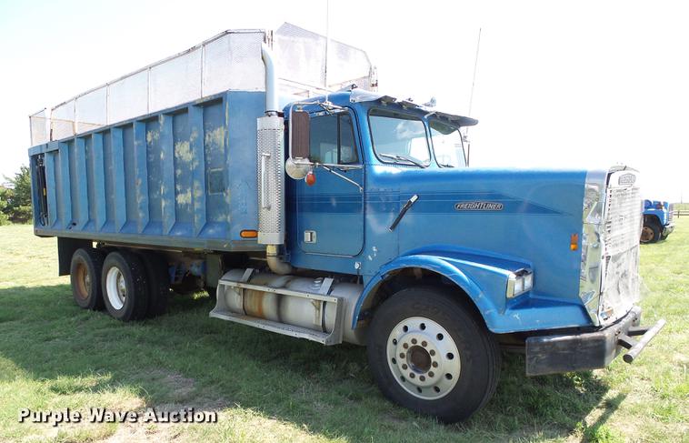 image for item DD5817 1988 Freightliner FLC silage truck