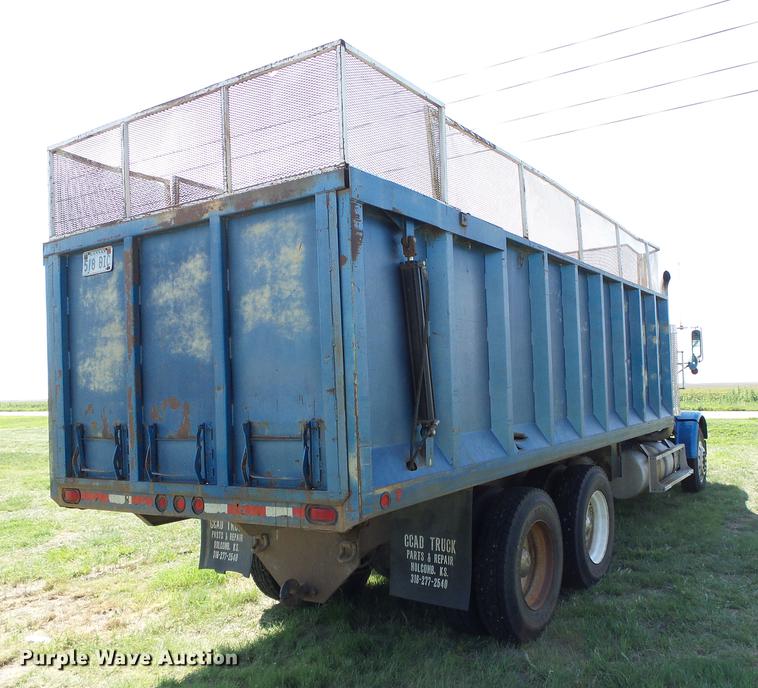 image for item DD5817 1988 Freightliner FLC silage truck