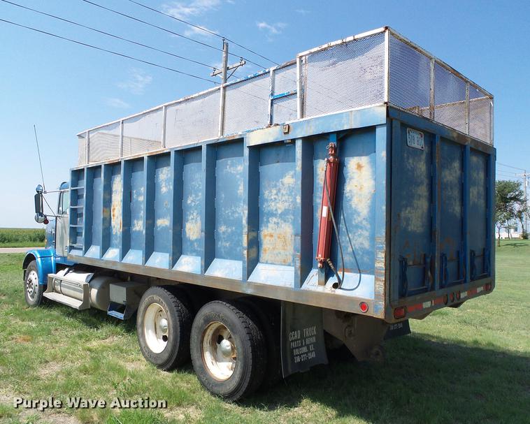 image for item DD5817 1988 Freightliner FLC silage truck