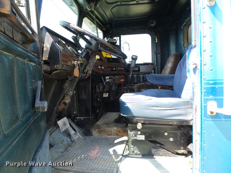 image for item DD5817 1988 Freightliner FLC silage truck