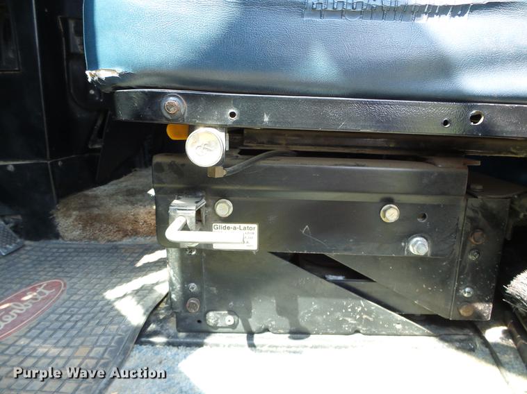 image for item DD5817 1988 Freightliner FLC silage truck