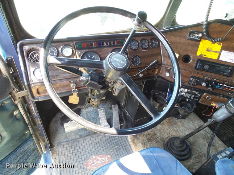 image for item DD5817 1988 Freightliner FLC silage truck