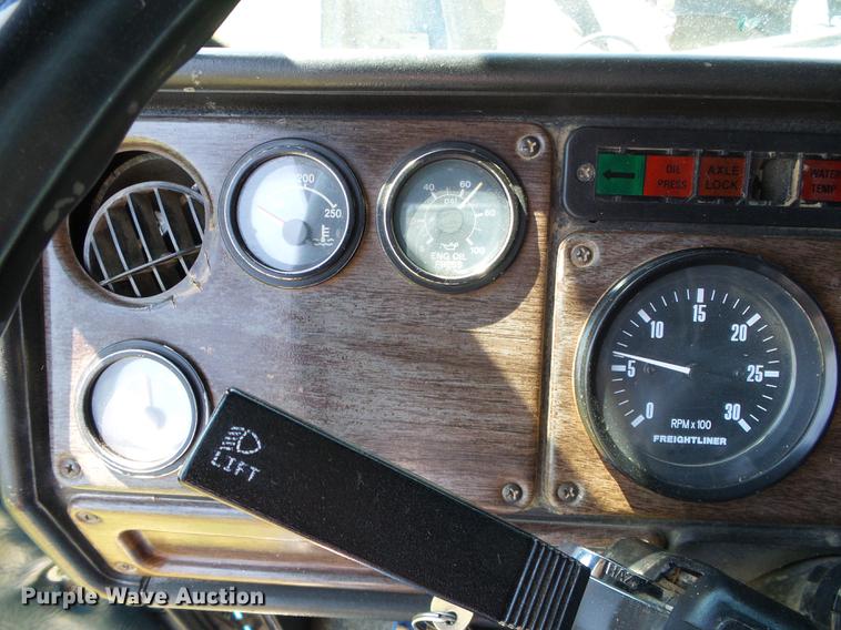 image for item DD5817 1988 Freightliner FLC silage truck