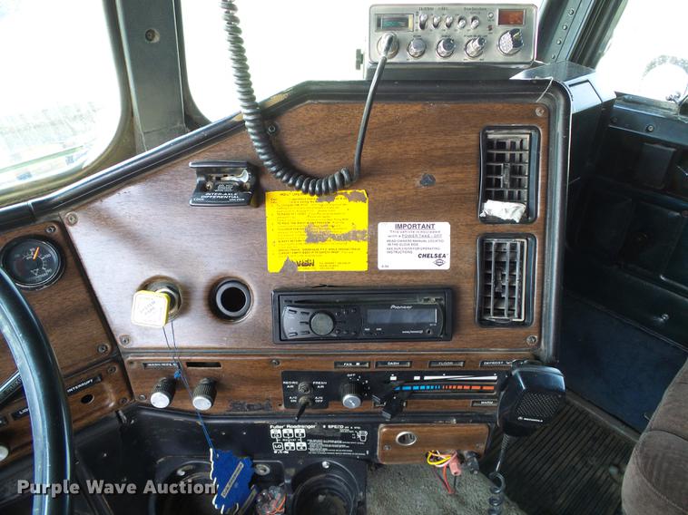 image for item DD5817 1988 Freightliner FLC silage truck