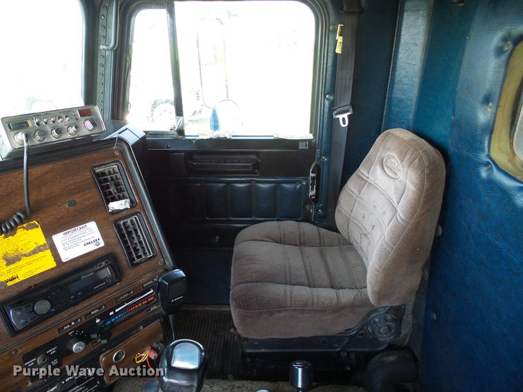 image for item DD5817 1988 Freightliner FLC silage truck