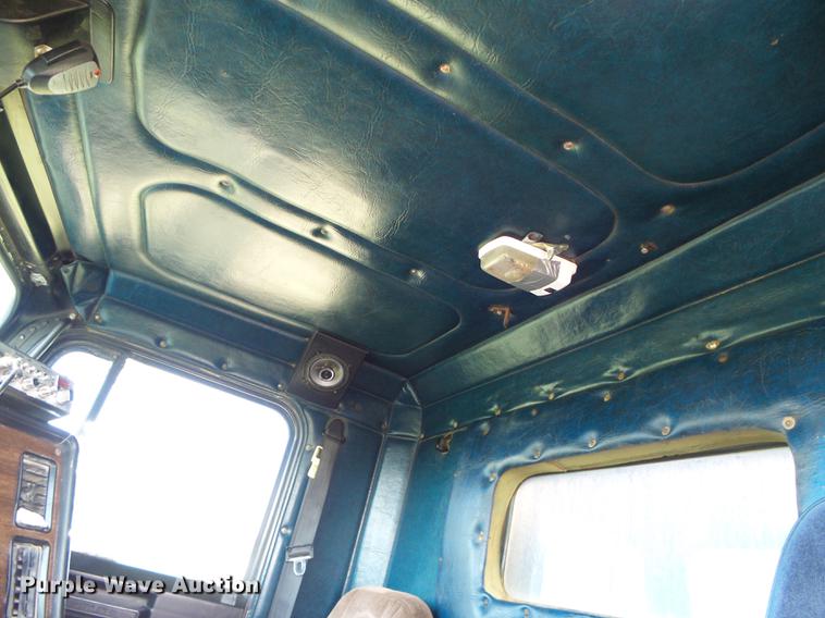 image for item DD5817 1988 Freightliner FLC silage truck