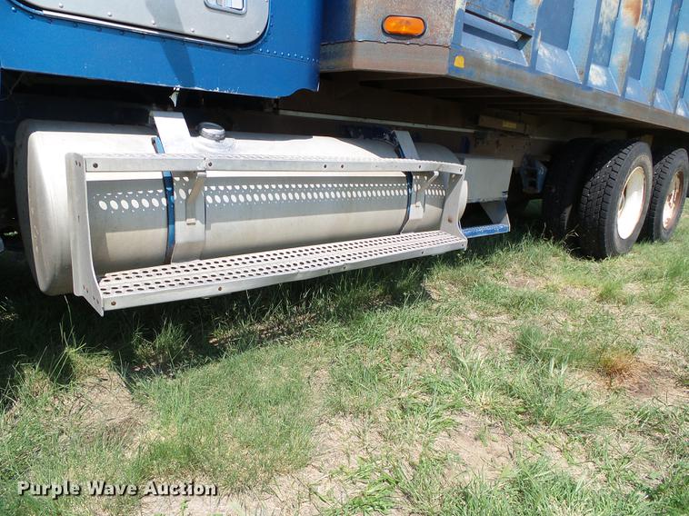 image for item DD5817 1988 Freightliner FLC silage truck