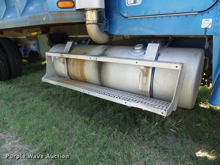 image for item DD5817 1988 Freightliner FLC silage truck