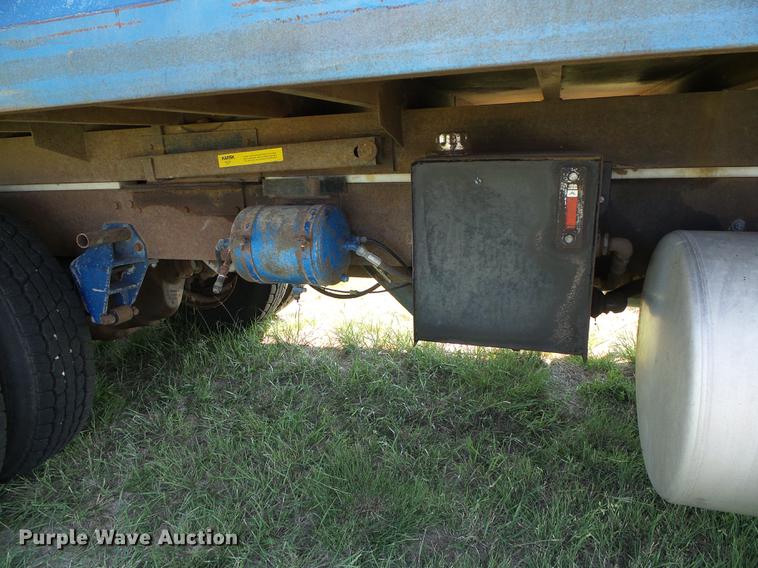 image for item DD5817 1988 Freightliner FLC silage truck