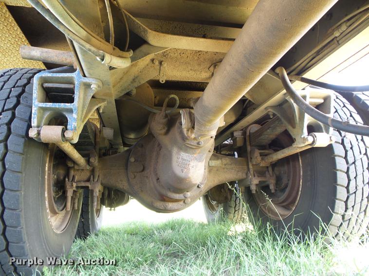 image for item DD5817 1988 Freightliner FLC silage truck