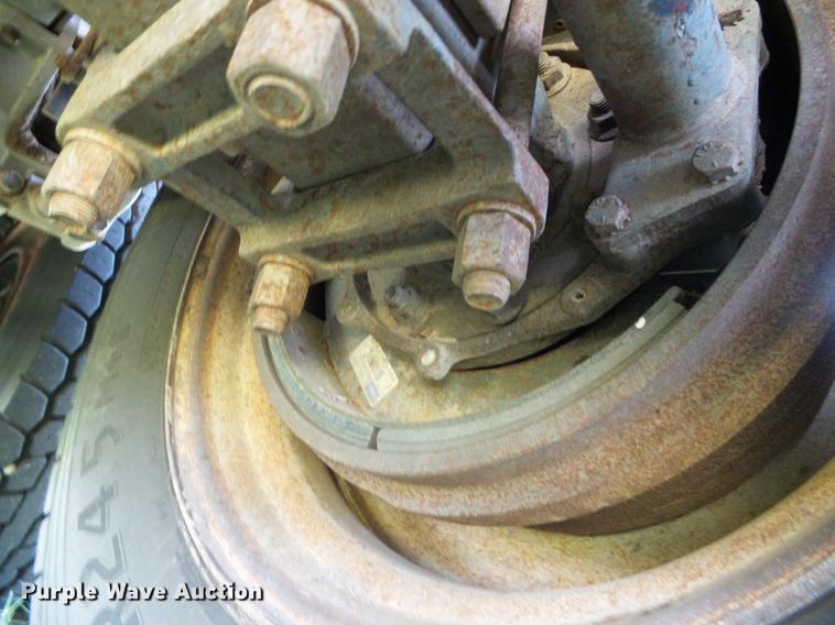 image for item DD5817 1988 Freightliner FLC silage truck