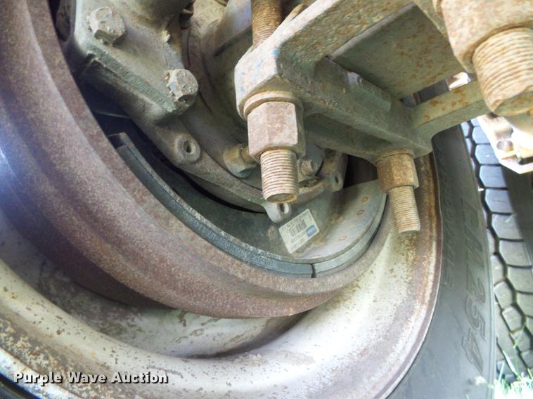 image for item DD5817 1988 Freightliner FLC silage truck