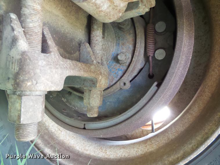 image for item DD5817 1988 Freightliner FLC silage truck