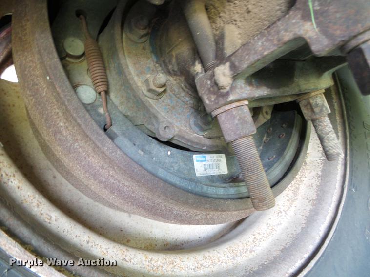 image for item DD5817 1988 Freightliner FLC silage truck